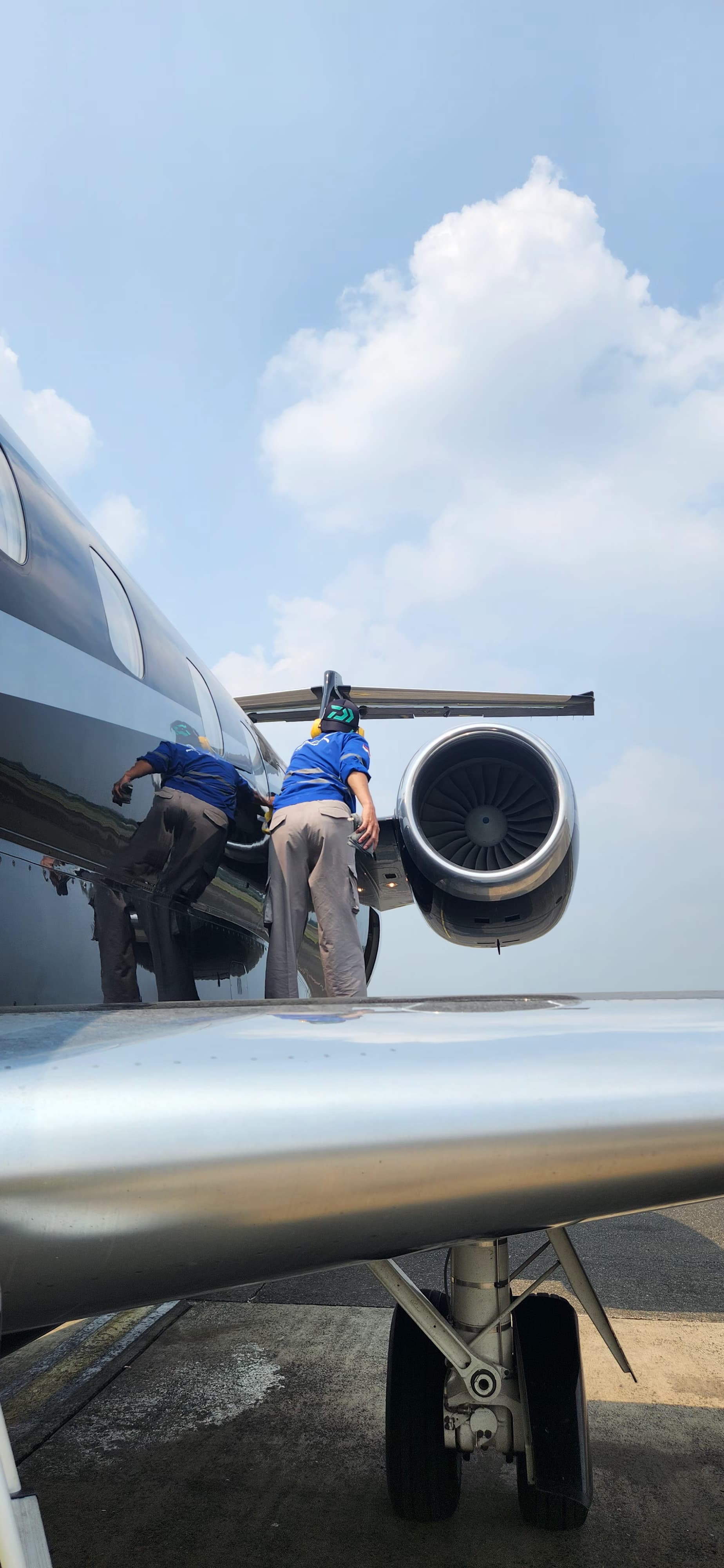 Aircraft Interior & Exterior Cleaning